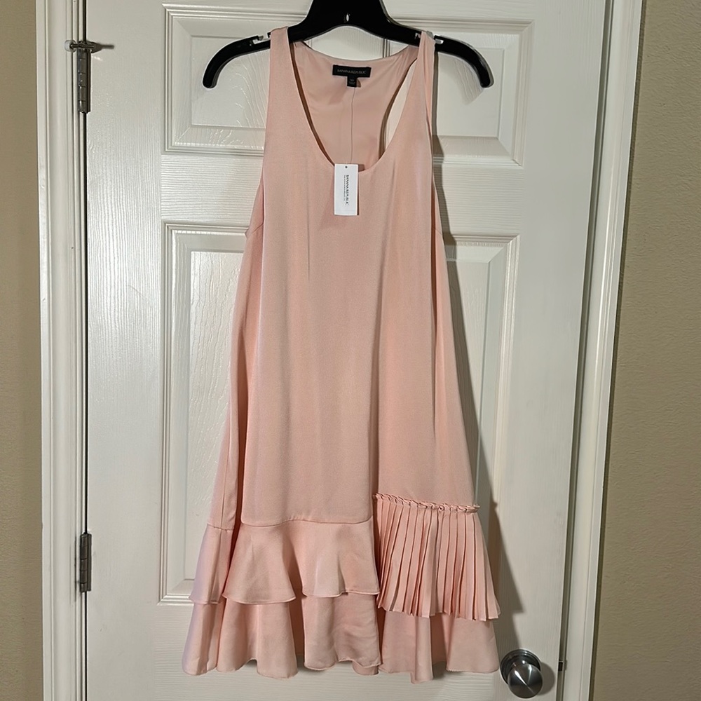 Very cute pink Banana Republic dress